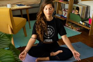 Blandine meditating at home, representing the Moon Circles gatherings in Lisbon